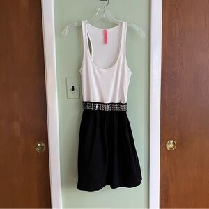 White & Black Sleeveless mini Dress with Embellished Waist, size 4, EUC
